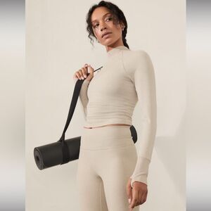 NWT Athleta top light silver heather grey size L